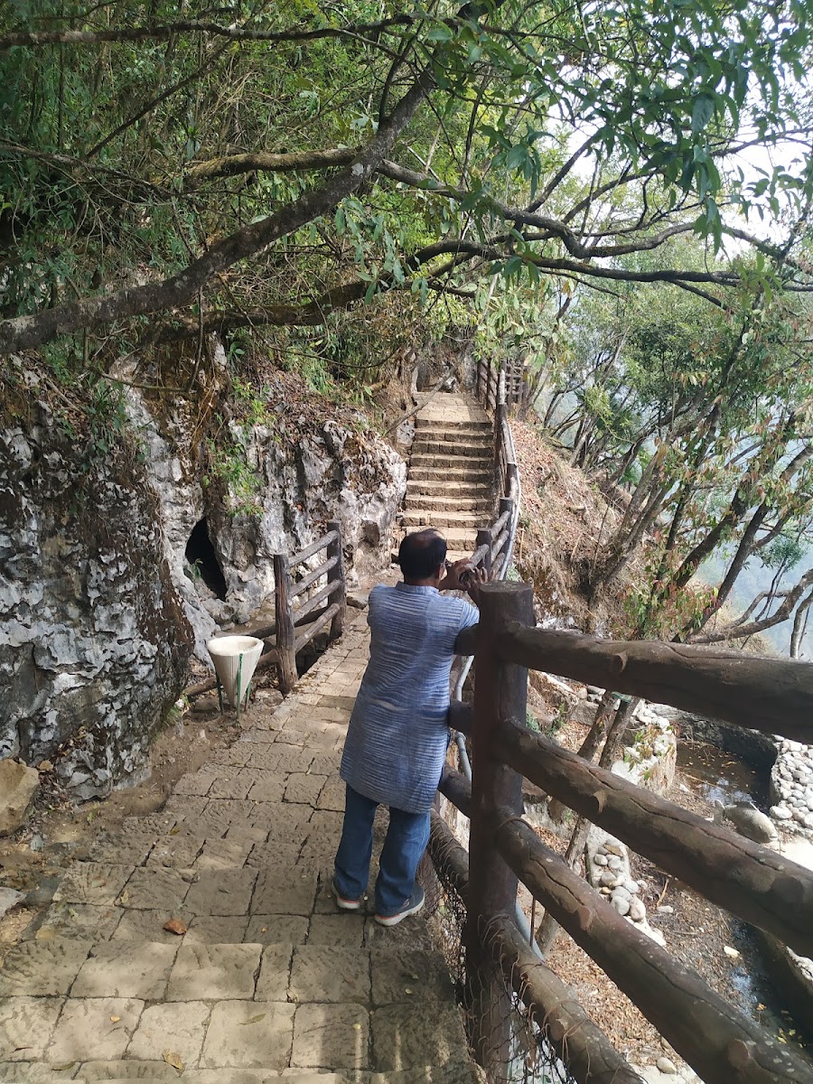 Arwah Cave - Attractions in Meghalaya, Image 3 of 4