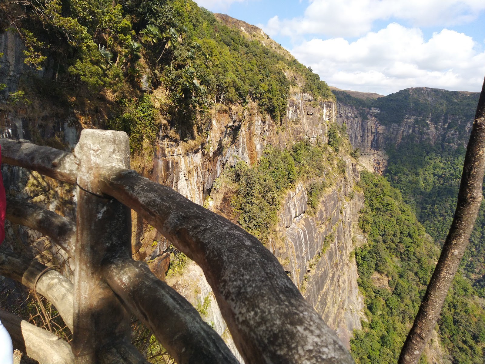 Arwah-Lumshynna Cave Viewpoint - Attractions in Meghalaya, Image 2 of 4