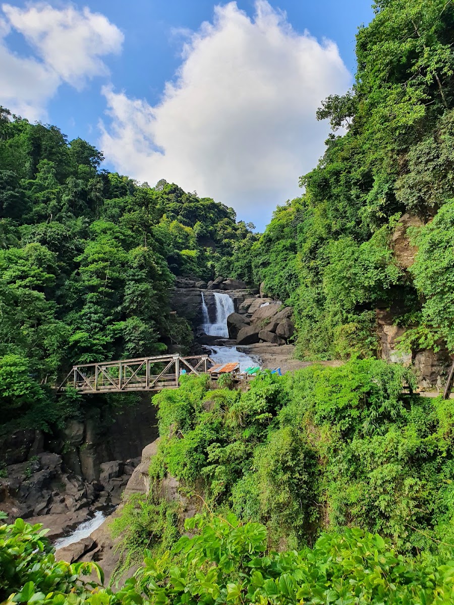 Borhill Falls - Attractions in Meghalaya, Image 2 of 4