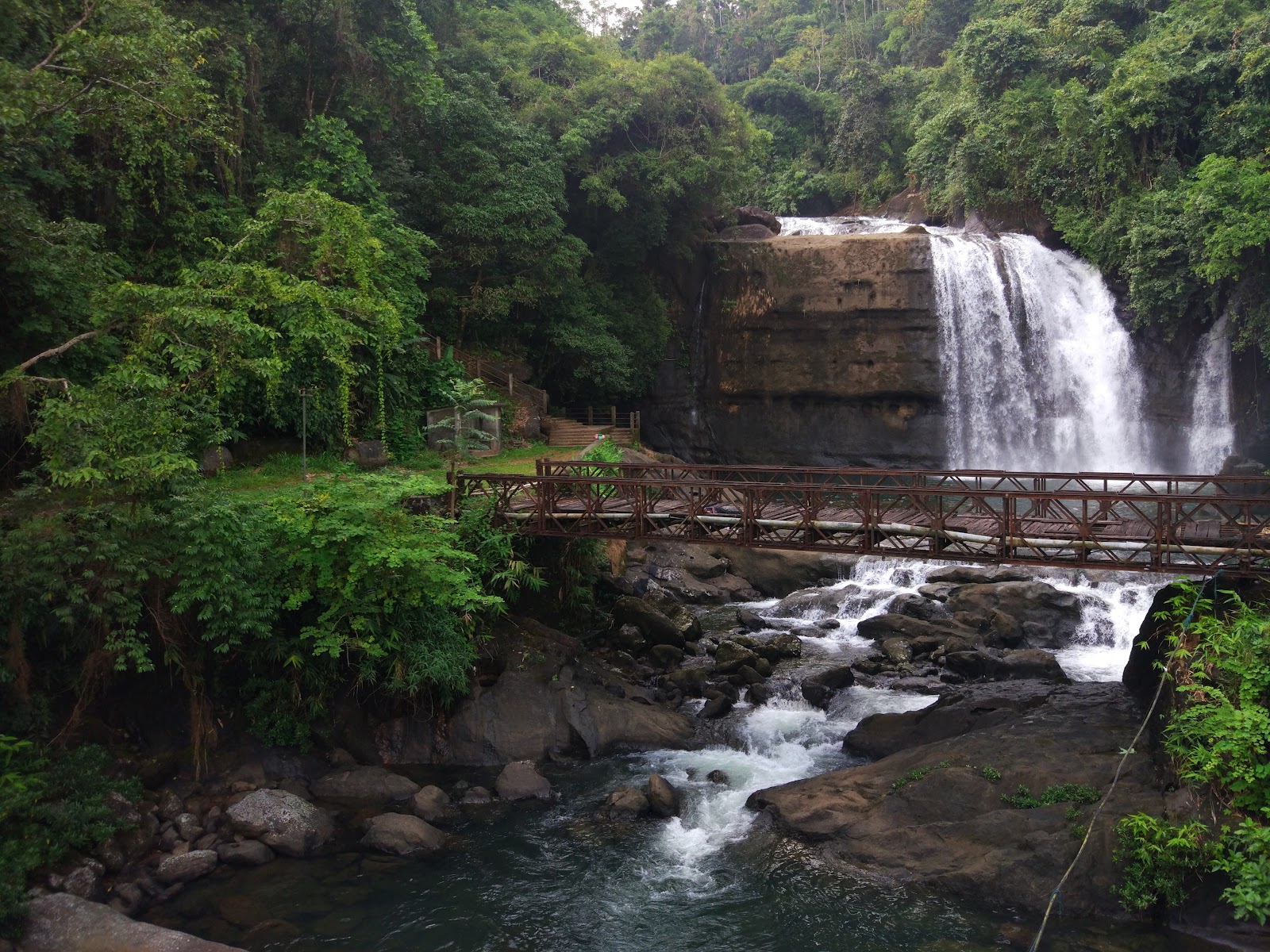 Borhill Falls - Attractions in Meghalaya, Image 3 of 4