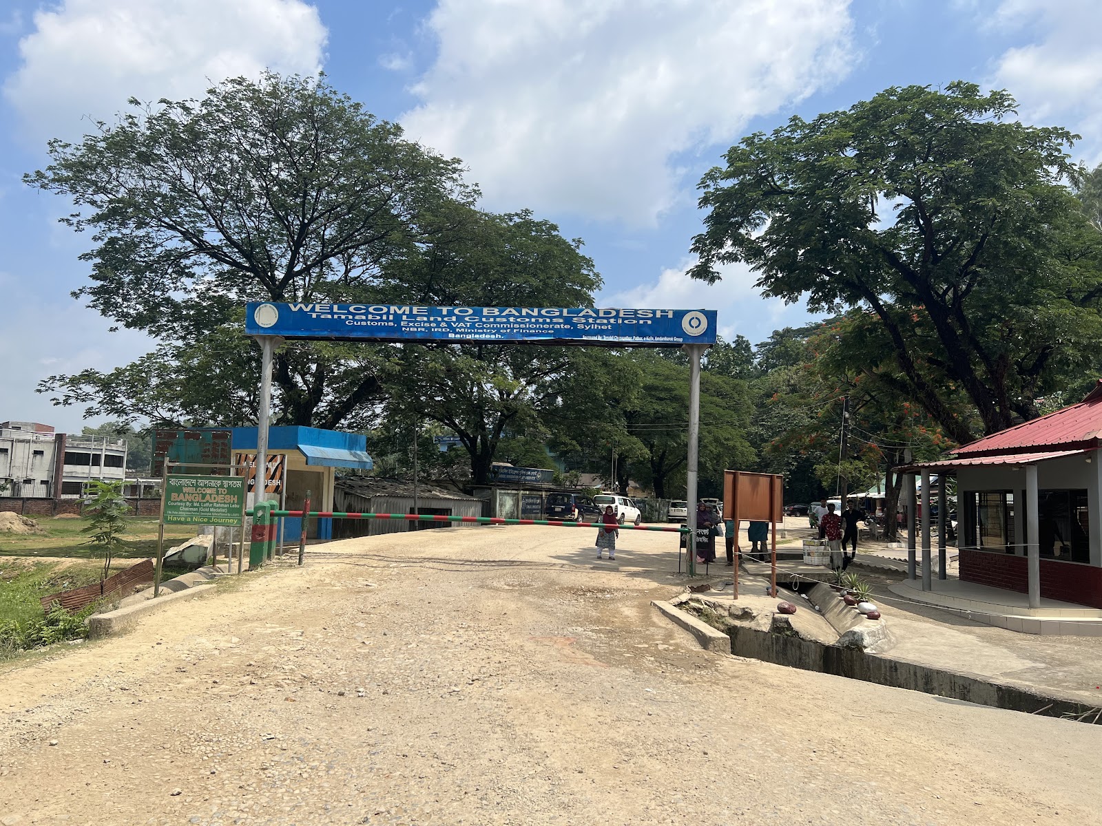 India Bangladesh Border Check Post - Viewpoints in Meghalaya, Image 2 of 4
