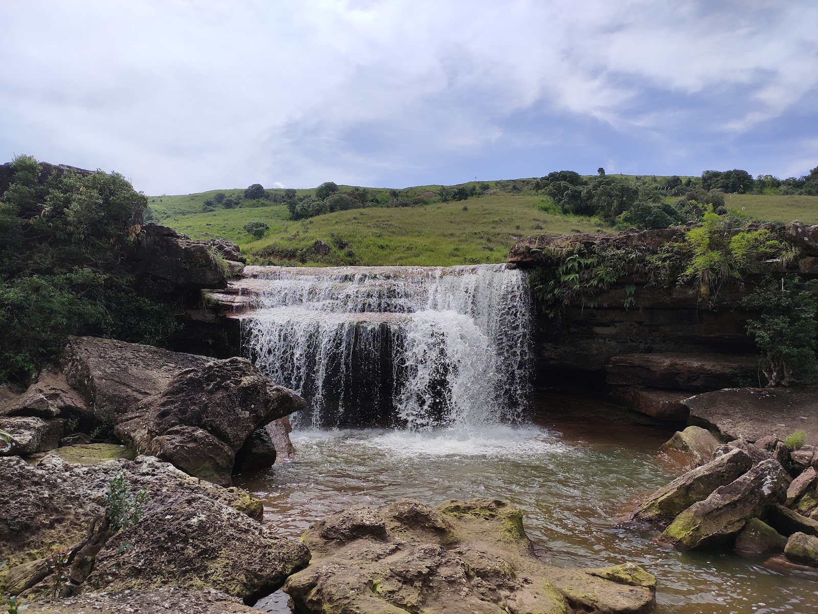 Mawsawdong Falls - Attractions in Meghalaya, Image 3 of 4