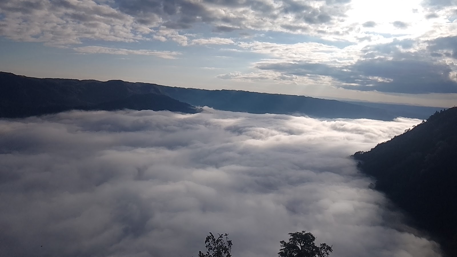 Mynsang Umngot River Viewpoint - Attractions in Meghalaya, Image 2 of 4