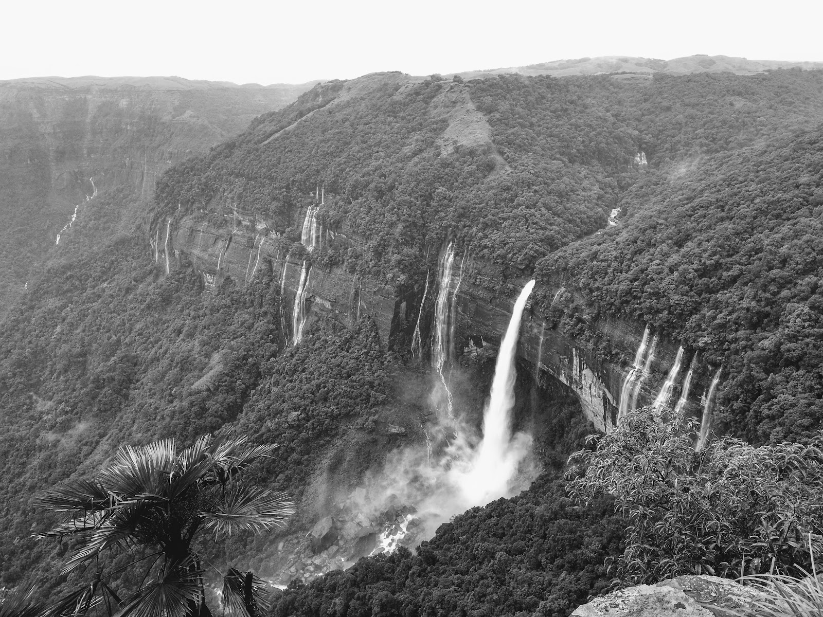 Nohkalikai Falls View point - Attractions in Meghalaya, Image 3 of 4