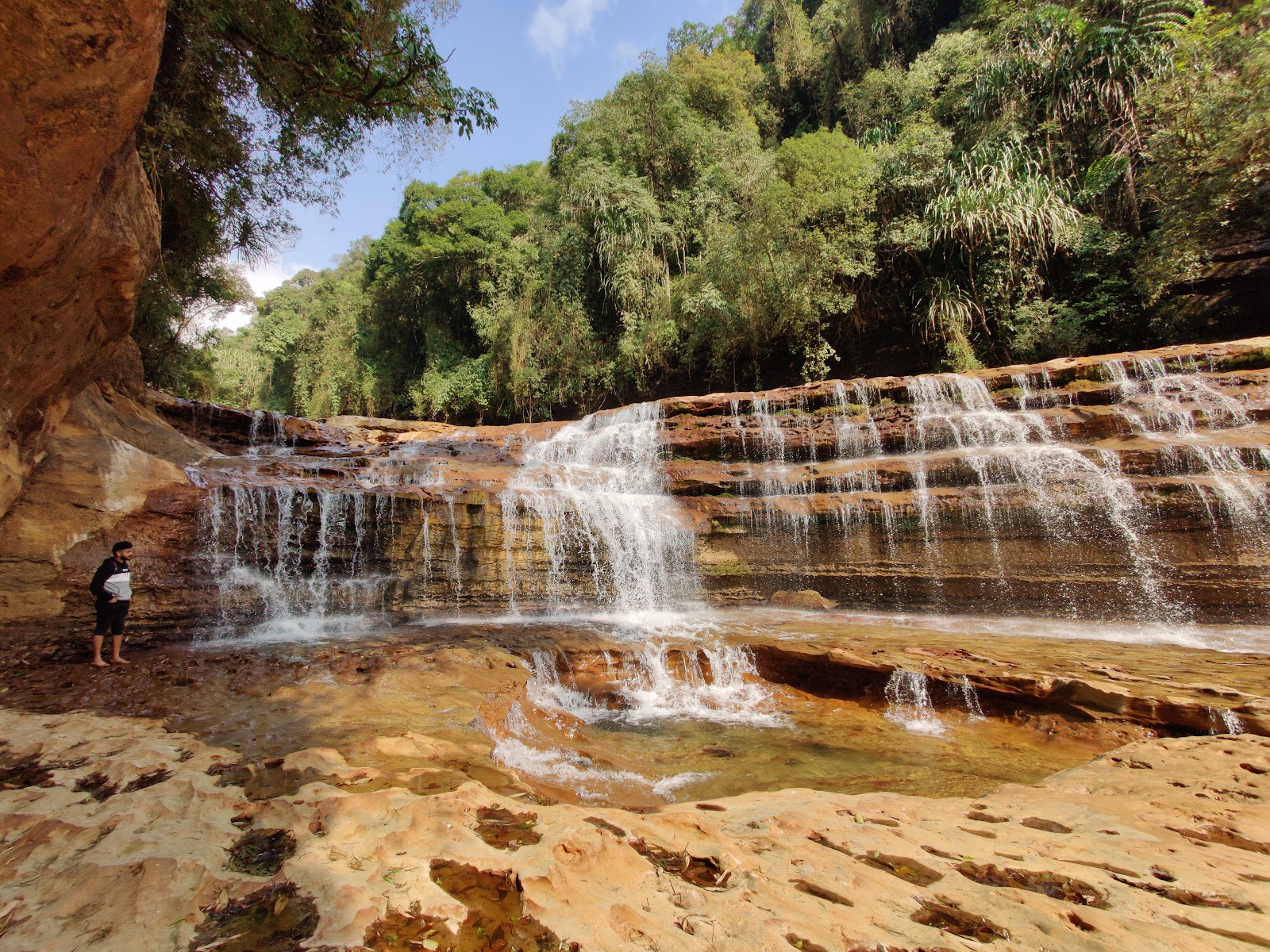Nohkalikai Falls - Waterfalls in Meghalaya, Image 2 of 4