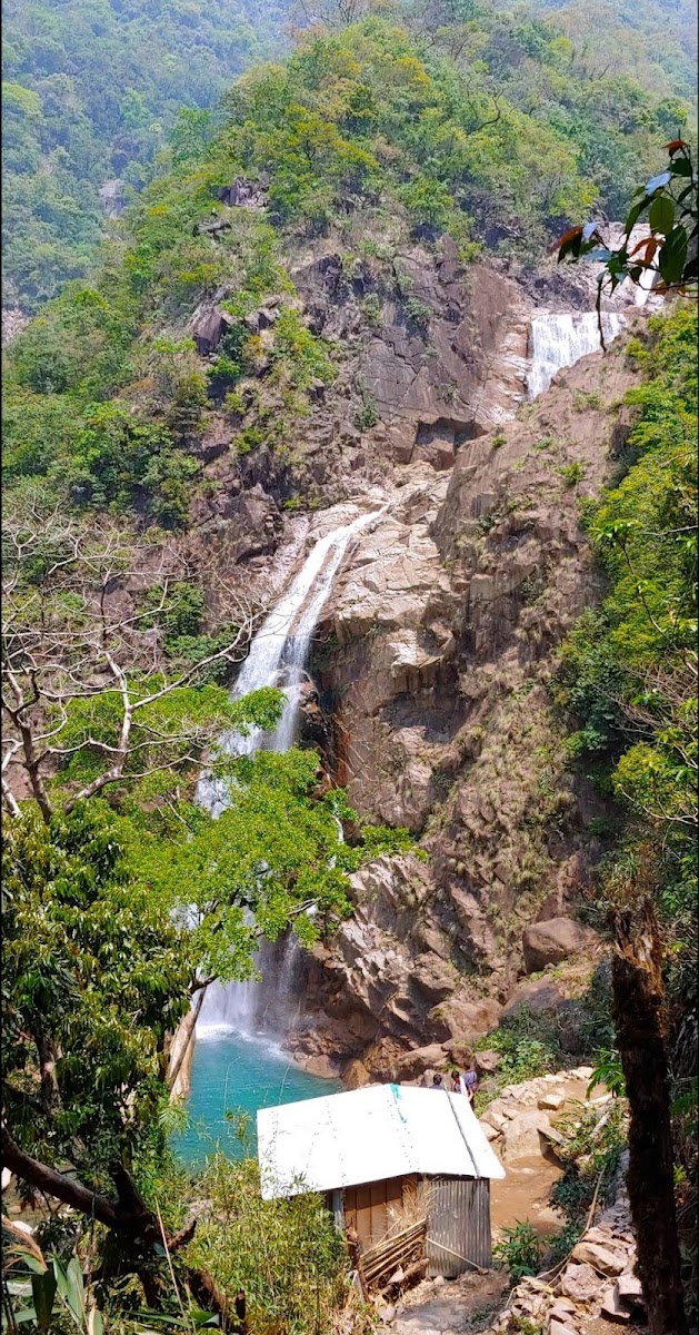 Rainbow Falls - Attractions in Meghalaya, Image 2 of 4